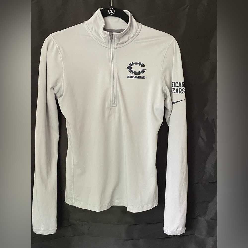 Nike dry fit Size S Bears pullover. No stains tears pilling. Thumbhole sleeve